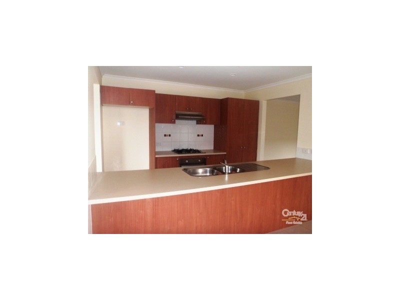 15 Penshurst Way, Cranbourne North VIC 3977