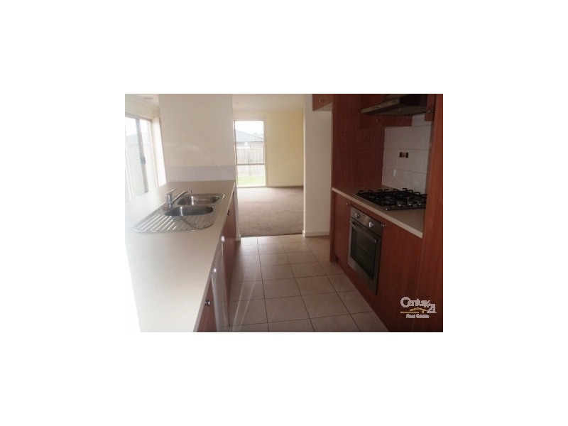 15 Penshurst Way, Cranbourne North VIC 3977