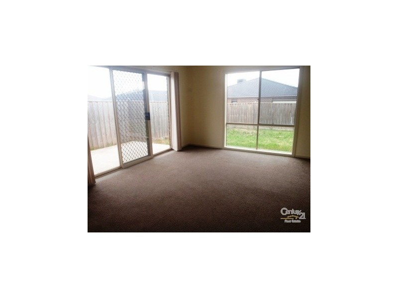 15 Penshurst Way, Cranbourne North VIC 3977