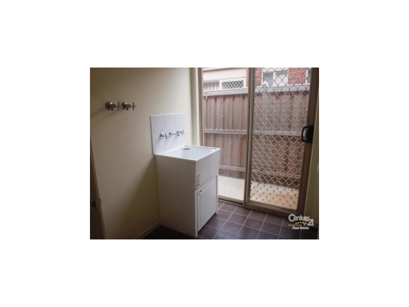 15 Penshurst Way, Cranbourne North VIC 3977