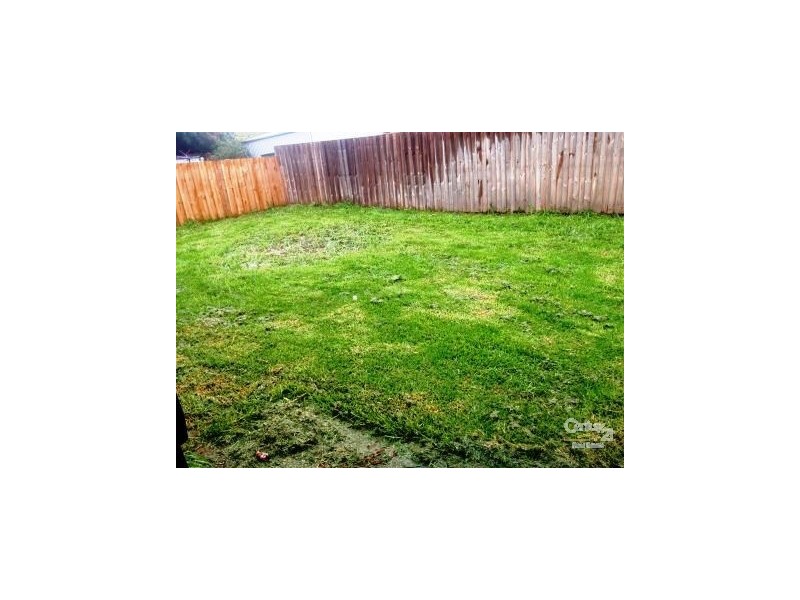 50 Wakenshaw Cres, Pakenham VIC 3810