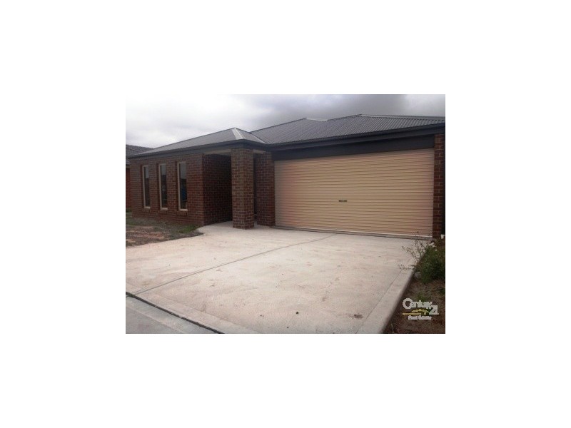 22 Kingsfield Cres, Lynbrook VIC 3975