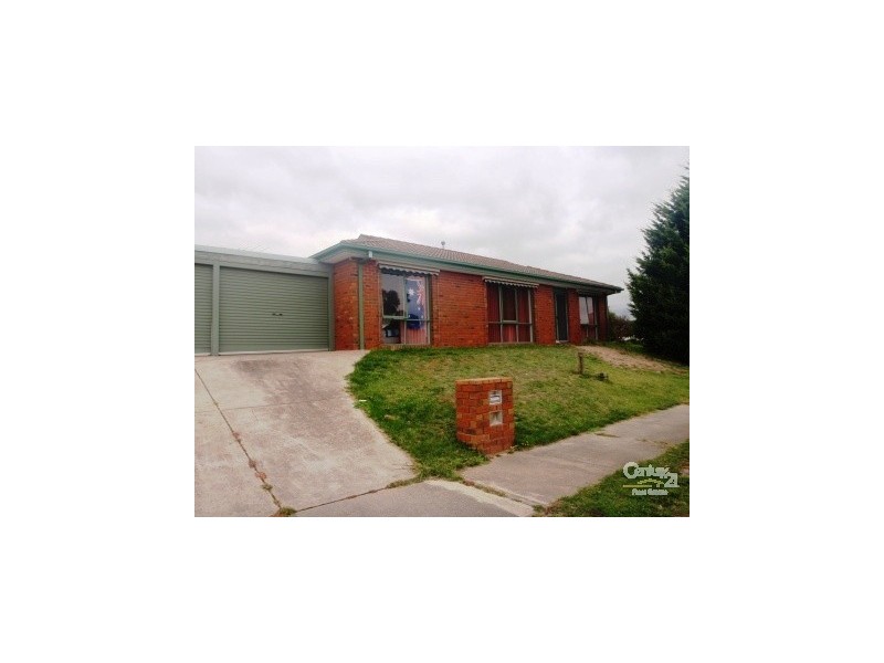 17 HAMILTON DRIVE, Cranbourne VIC 3977