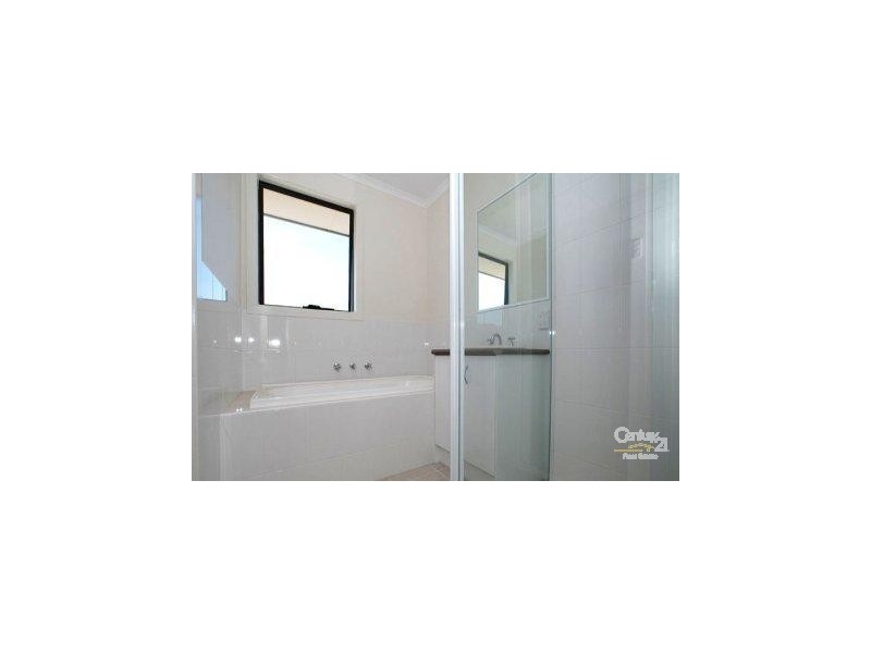 3/30 Simon Court, Hampton Park VIC 3976