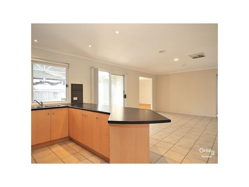 10 Hadley Cir, Narre Warren South VIC 3805