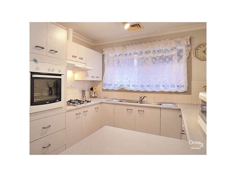 11 Michelle Drive, Hampton Park VIC 3976