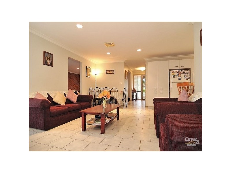 11 Michelle Drive, Hampton Park VIC 3976