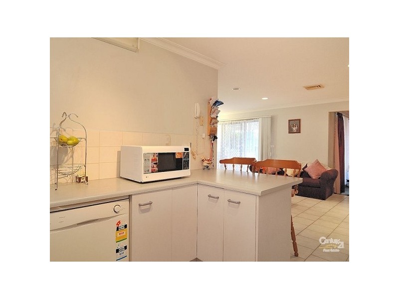 11 Michelle Drive, Hampton Park VIC 3976