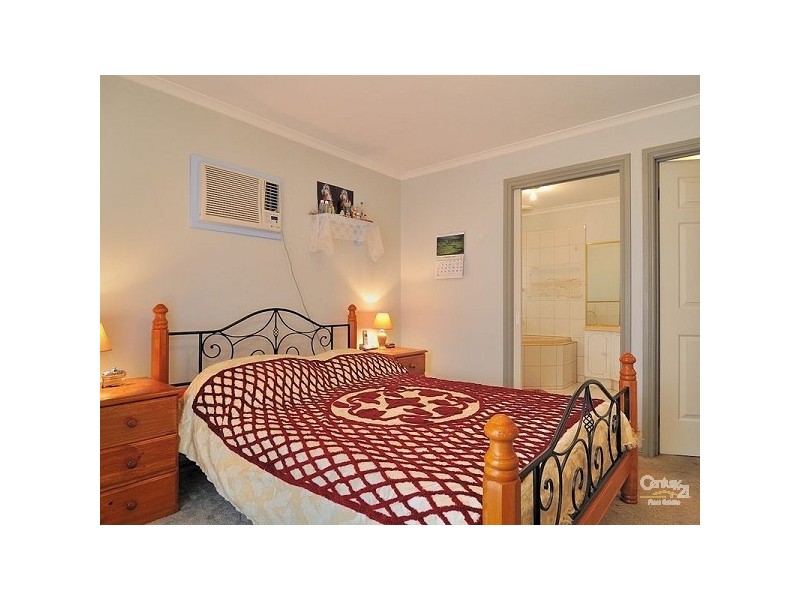 11 Michelle Drive, Hampton Park VIC 3976