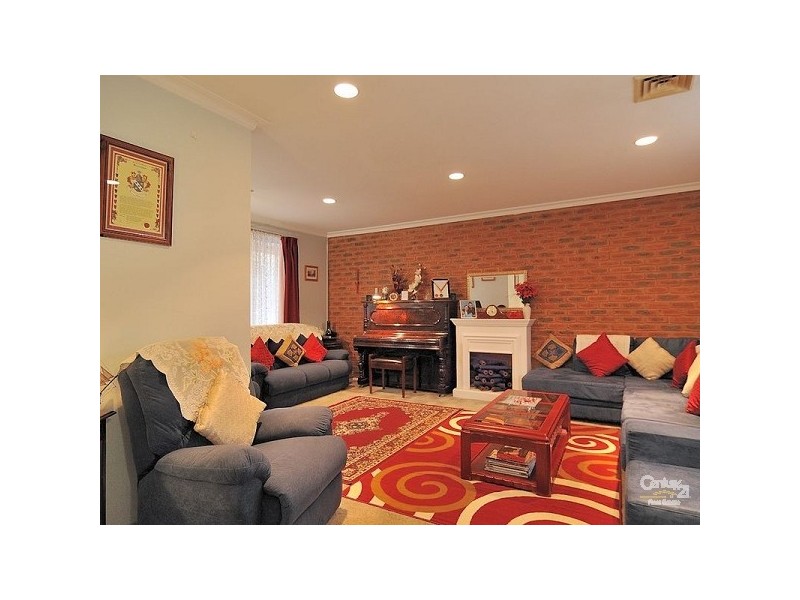 11 Michelle Drive, Hampton Park VIC 3976