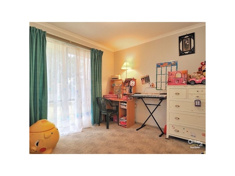 11 Michelle Drive, Hampton Park VIC 3976