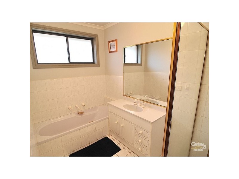 11 Michelle Drive, Hampton Park VIC 3976