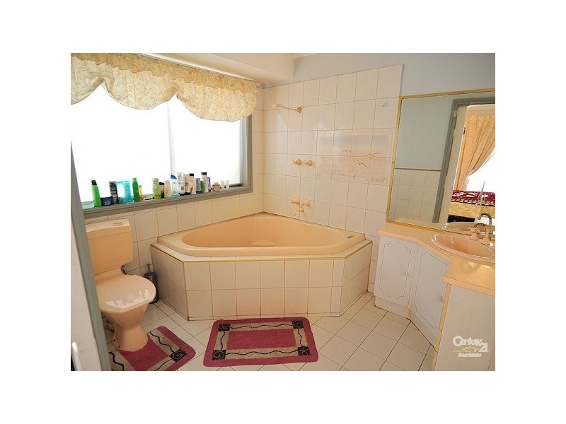 11 Michelle Drive, Hampton Park VIC 3976