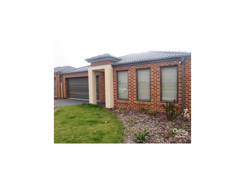 8 Boland Drive, Lyndhurst VIC 3975