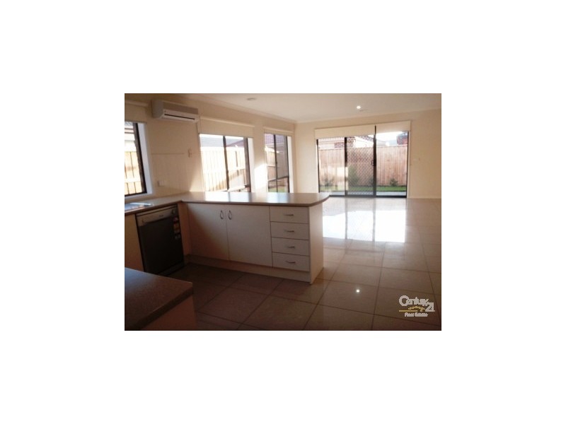 8 Boland Drive, Lyndhurst VIC 3975