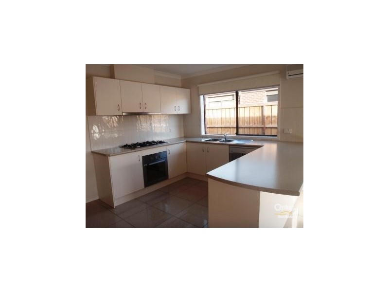 8 Boland Drive, Lyndhurst VIC 3975