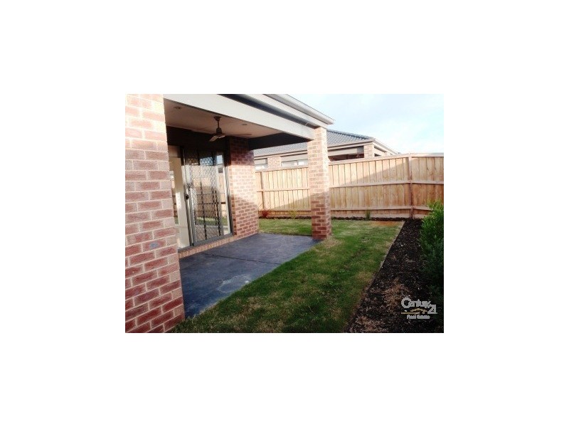 8 Boland Drive, Lyndhurst VIC 3975