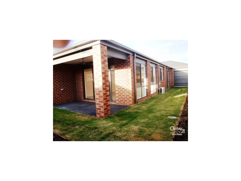 8 Boland Drive, Lyndhurst VIC 3975