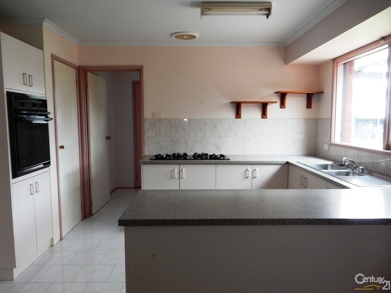 20 Joyce Street, Cranbourne VIC 3977