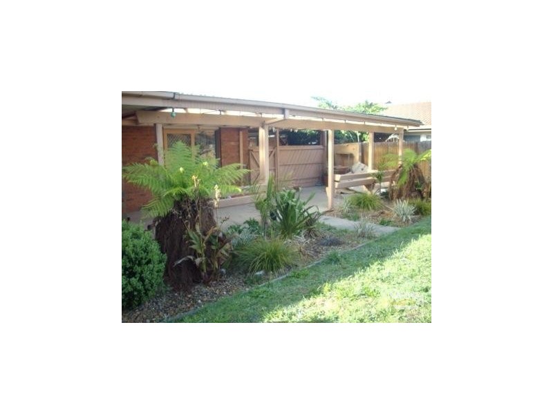 19 LEWISHAM CLOSE, Hampton Park VIC 3976