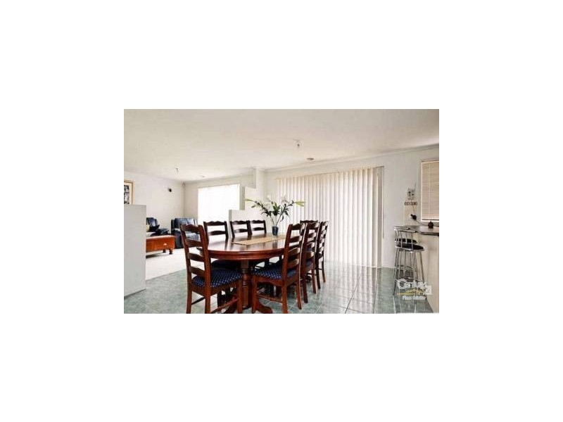 8 Chauncy Way, Lynbrook VIC 3975