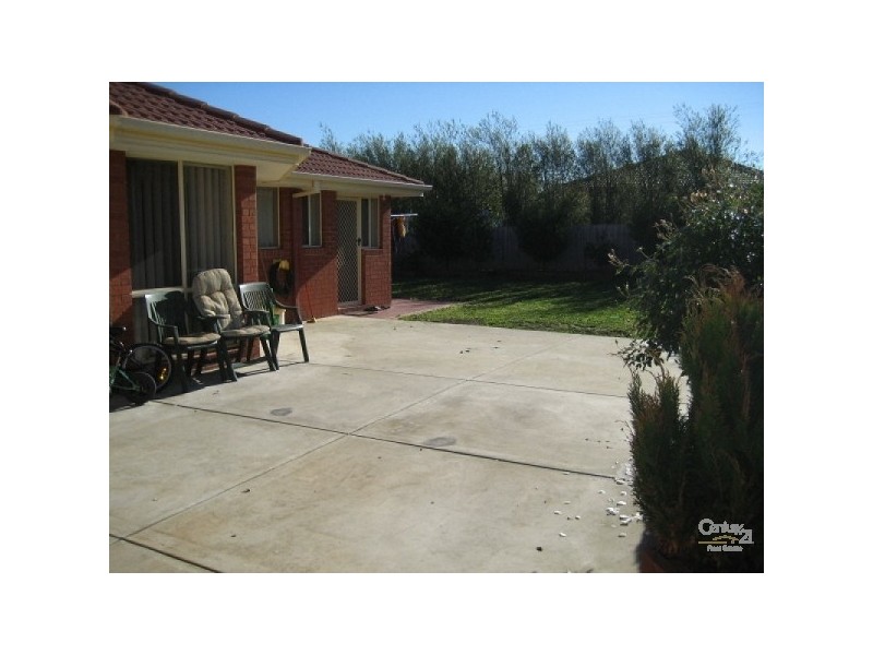 17 Glenisla Way, Berwick VIC 3806