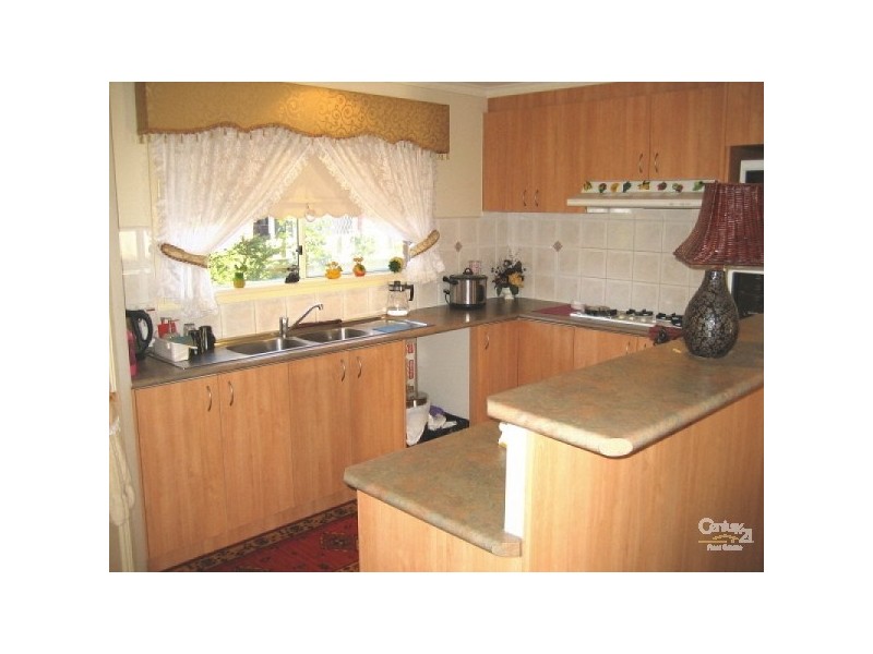 17 Glenisla Way, Berwick VIC 3806