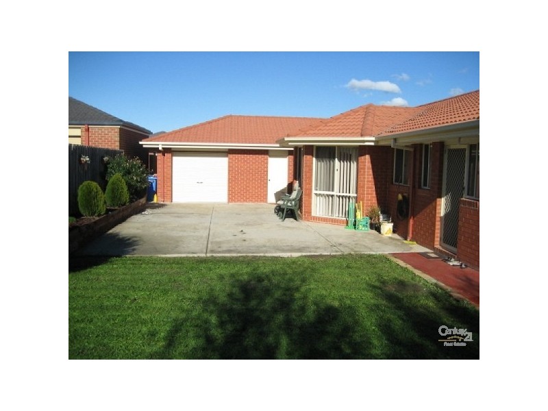 17 Glenisla Way, Berwick VIC 3806