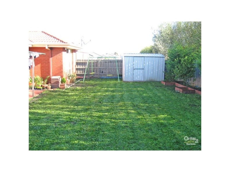 17 Glenisla Way, Berwick VIC 3806