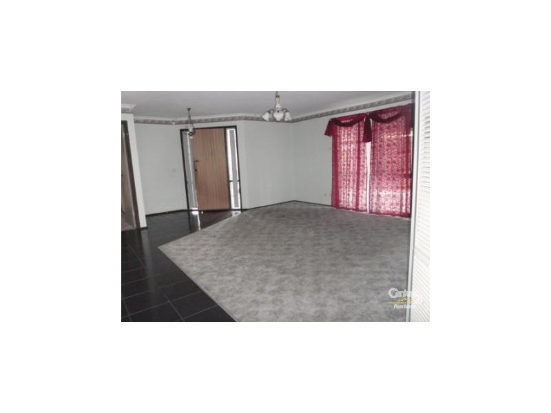 4 LINDA COURT, Hampton Park VIC 3976