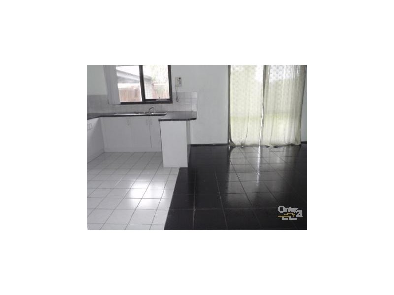 4 LINDA COURT, Hampton Park VIC 3976