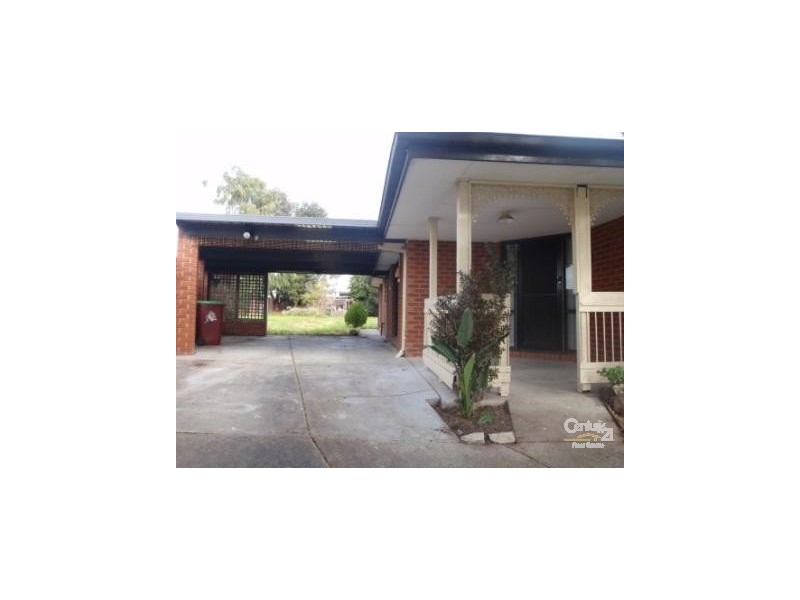 4 LINDA COURT, Hampton Park VIC 3976