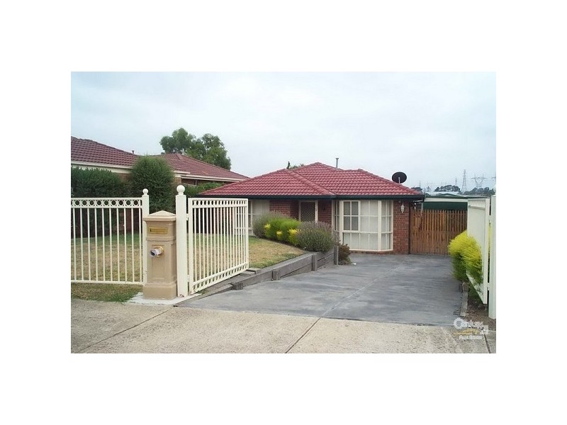 9 Ralph Cres, Hampton Park VIC 3976