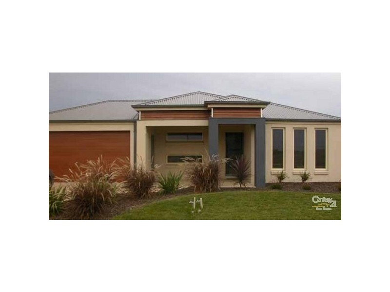13 Ben Hall Street, Cranbourne VIC 3977