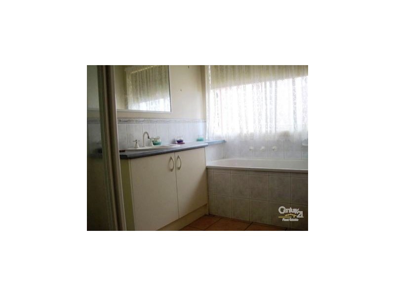 21 Ben Drive, Pakenham VIC 3810