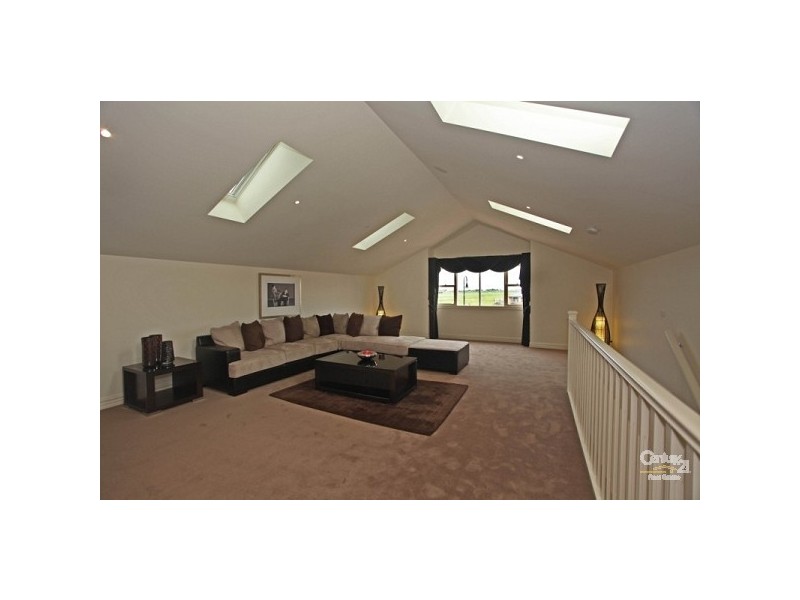 107 Linsell Boulevard, Cranbourne VIC 3977