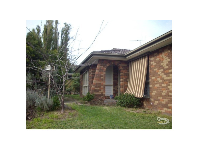 24 Oaktree Drive, Hampton Park VIC 3976