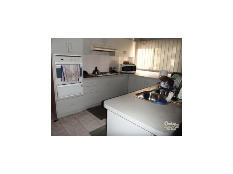 2 Lauren Drive, Hampton Park VIC 3976