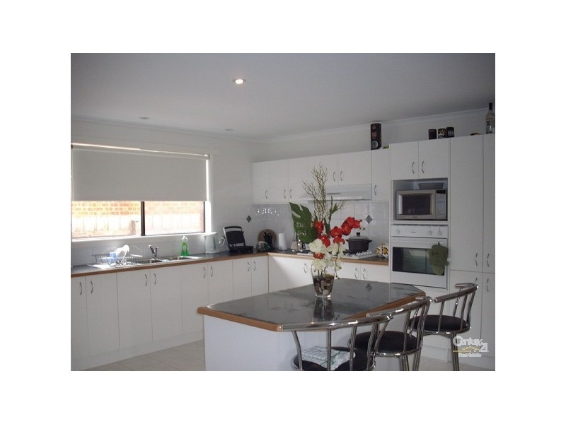 12 NIAGARA COURT, Hampton Park VIC 3976