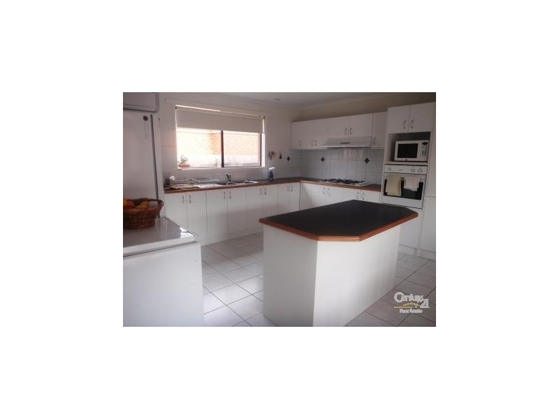 12 NIAGARA COURT, Hampton Park VIC 3976