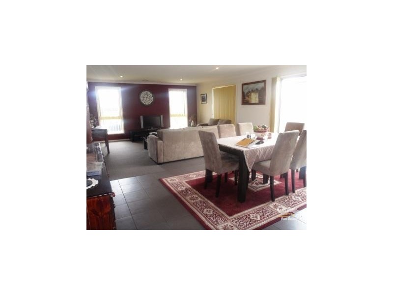 14 BENTLEY COURT, Pakenham VIC 3810