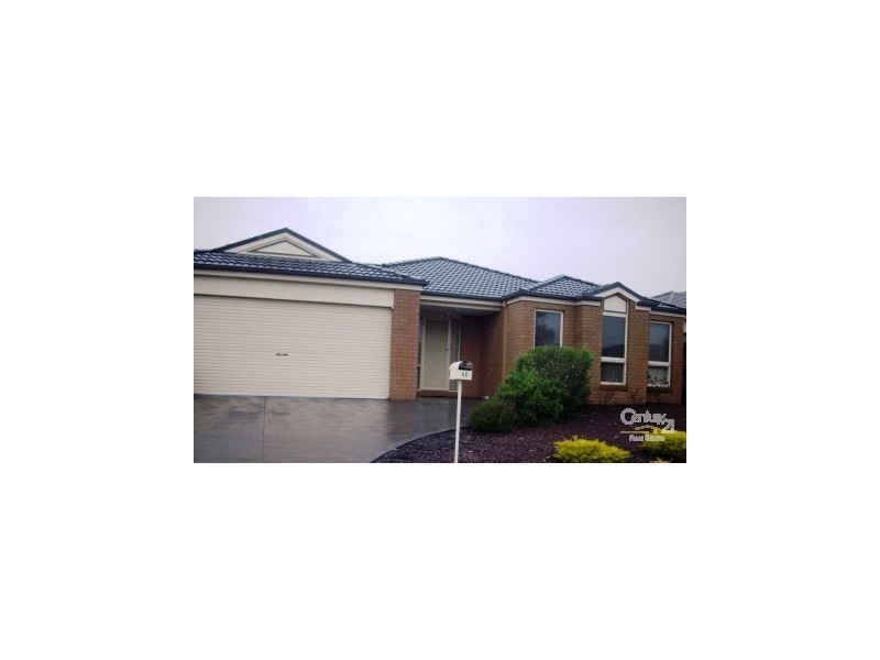 60 PHOENIX AVENUE, Cranbourne VIC 3977