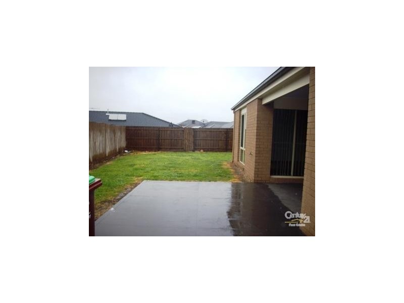 60 PHOENIX AVENUE, Cranbourne VIC 3977