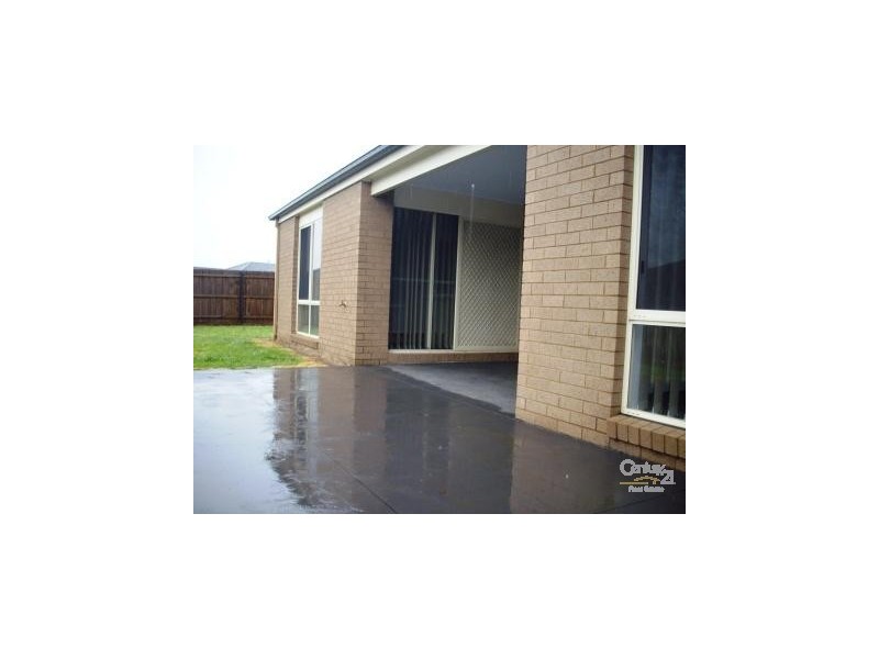 60 PHOENIX AVENUE, Cranbourne VIC 3977