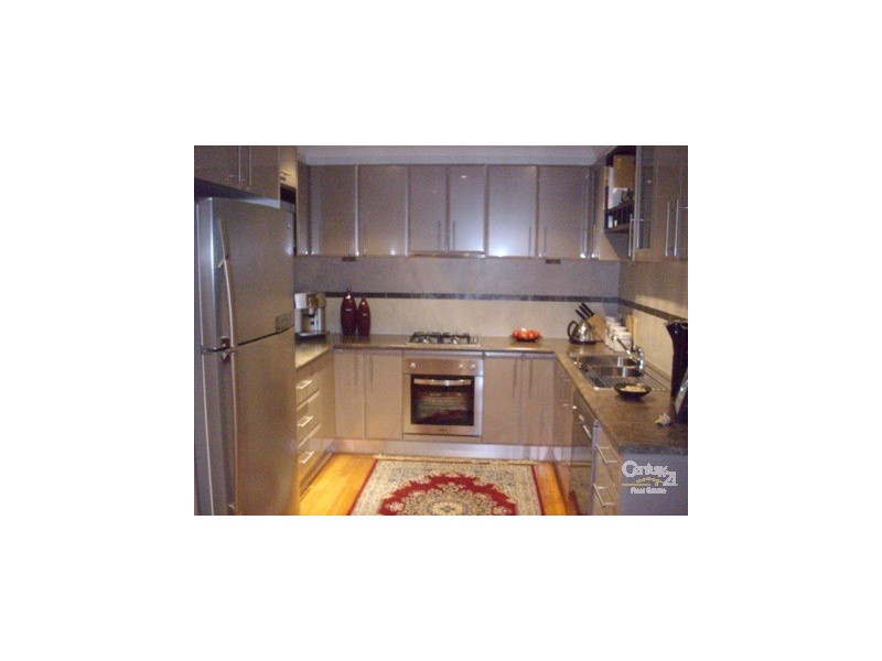 2/18 Winnima Avenue, Hampton Park VIC 3976