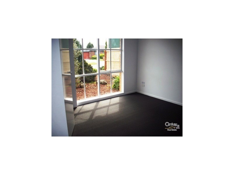 8 Carmen Court, Hampton Park VIC 3976