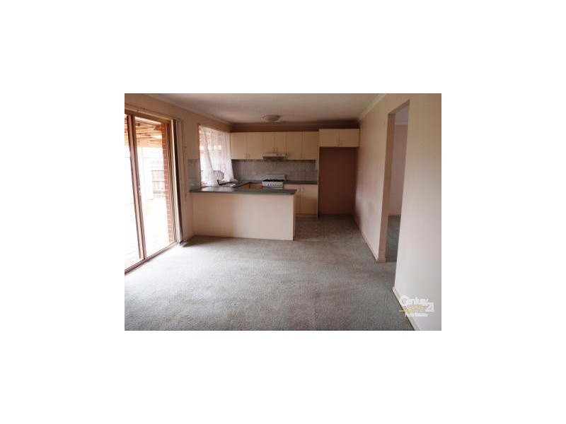 16 The Eyrie, Hampton Park VIC 3976