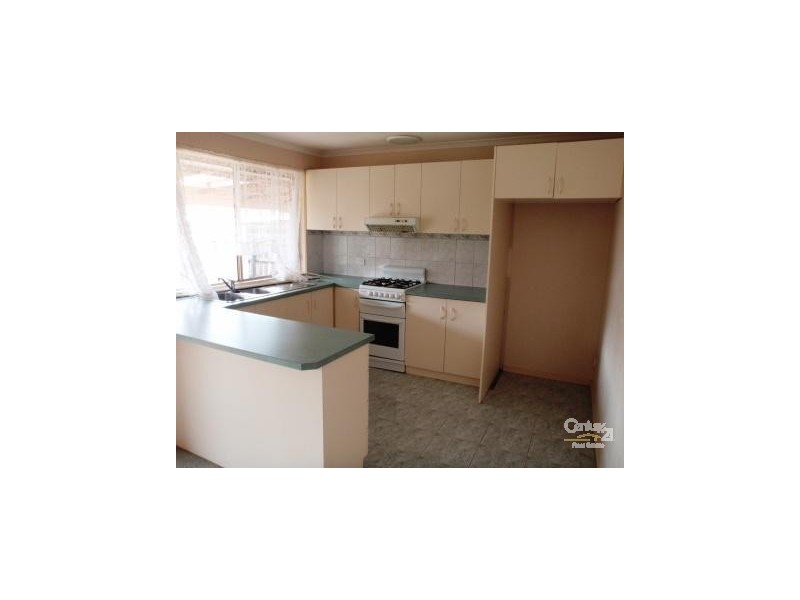 16 The Eyrie, Hampton Park VIC 3976