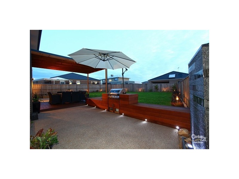 72 Bluemist Circuit, Lyndhurst VIC 3975