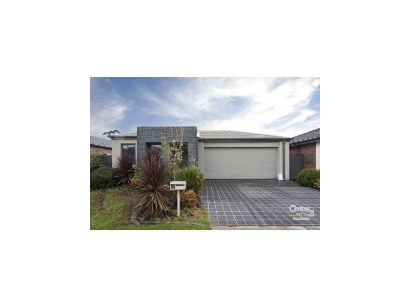 7 Wildcherry Ave, Pakenham VIC 3810